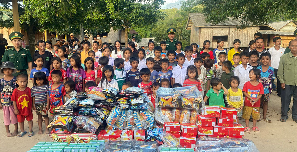 Hình ảnh 8us tham gia các hoạt động đóng góp cộng đồng và xã hội.