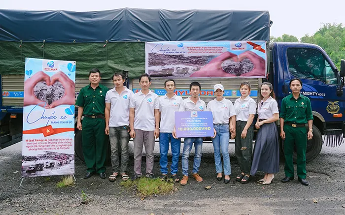 Biểu tượng hỗ trợ khách hàng 8us, thể hiện dịch vụ tư vấn 24/7